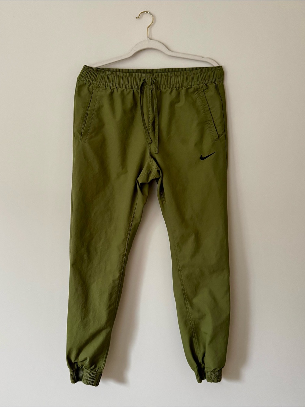 Nike Tech Slim Fit Nylon Blend Pull On Joggers w/ Logo, Army Green – Men’s Large